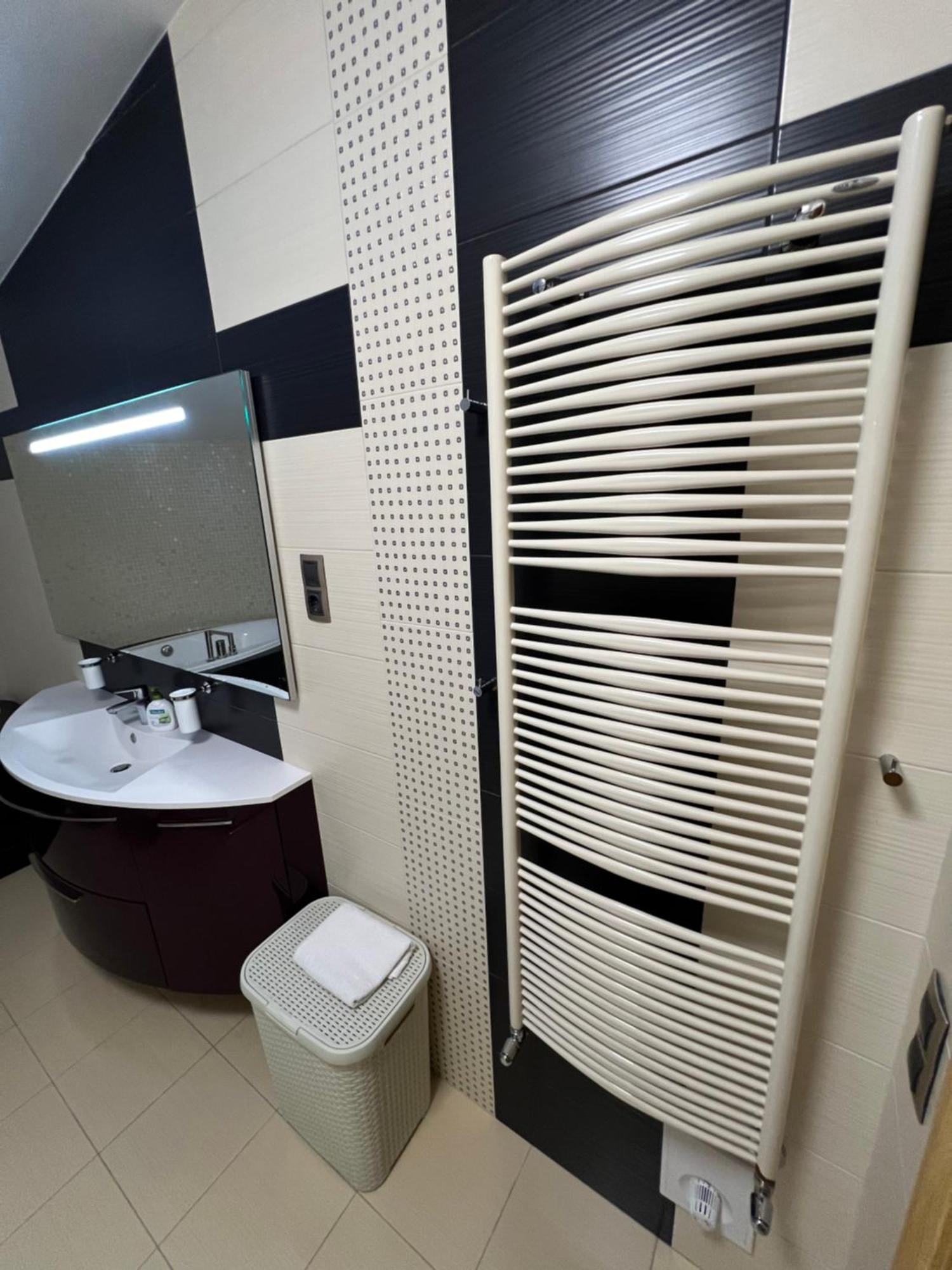 Apartment On Arkhipenka With Panorama View Lviv Exteriör bild